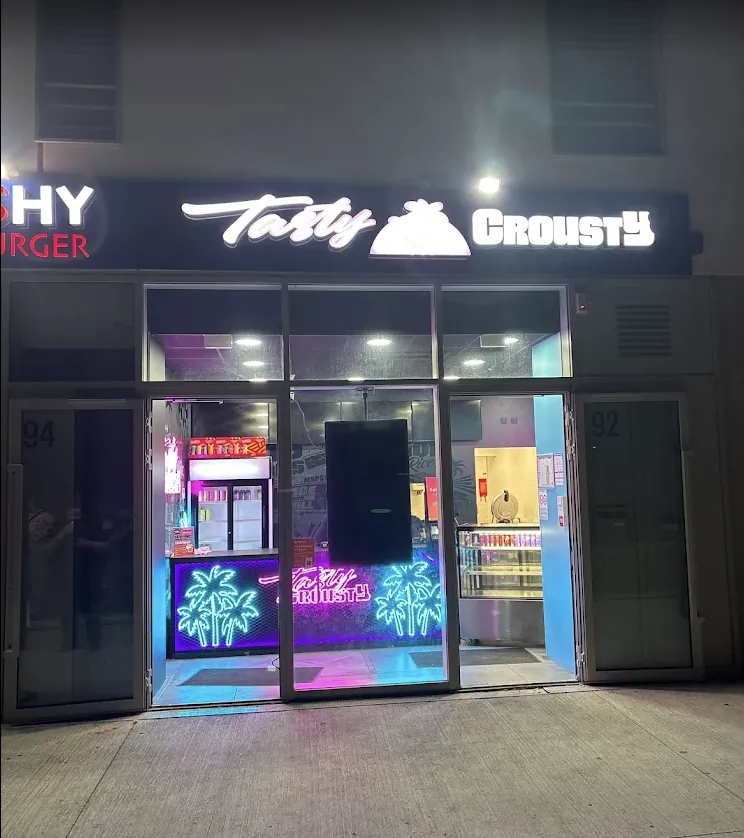 Façade d’une boutique 100% Crousti